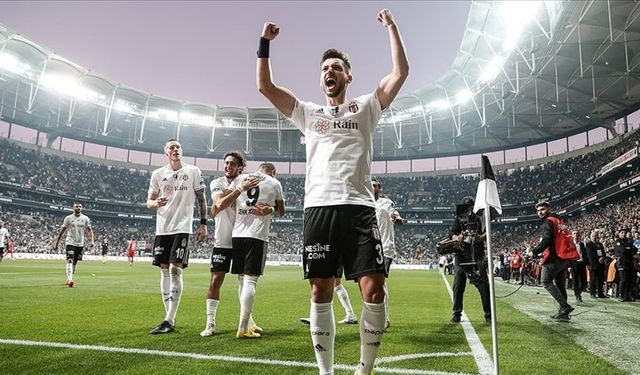 Beşiktaş'ta iç transfer hareketlendi! 4 futbolcuya yeni sözleşme