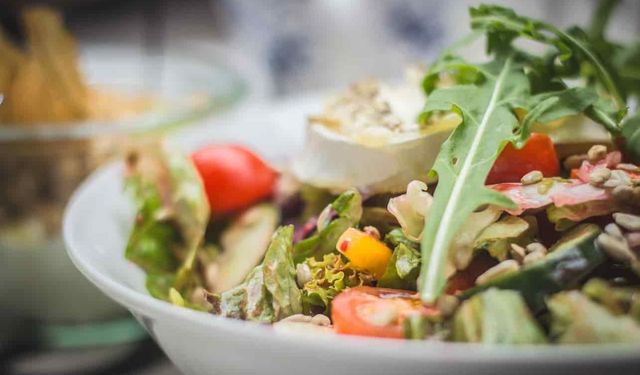 Sağlıklı yaşam için vazgeçilmez: Salata ve güçlü vücut ilişkisi