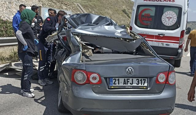 Gaziantep'te tıra arkadan çarpan otomobildeki 1 kişi öldü, 1 kişi yaralandı
