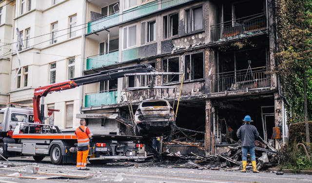 Almanya Düsseldorf'ta korkunç yangın! 3 kişi hayatını kaybetti