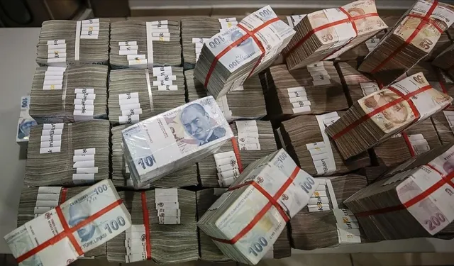 Hazine, 2 ihalede 43,7 milyar lira borçlandı