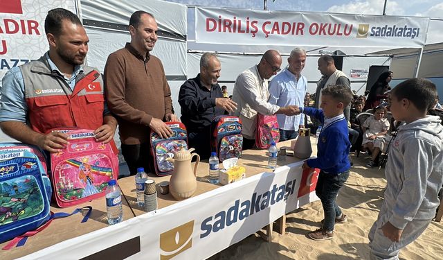 Sadakataşı Gazze’de çadır okulu açılışı gerçekleştirdi