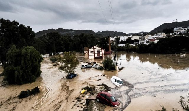 Sel felaketinin vurduğu İspanya’da yaralarını sarmaya çalışıyor