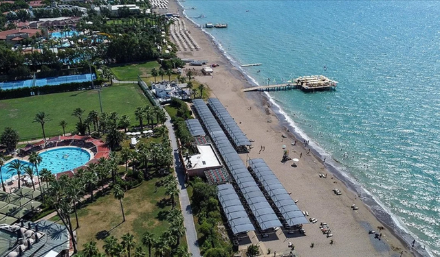 Antalya'da turistler akın etti! Otellerin doluluk oranı yüzde 70