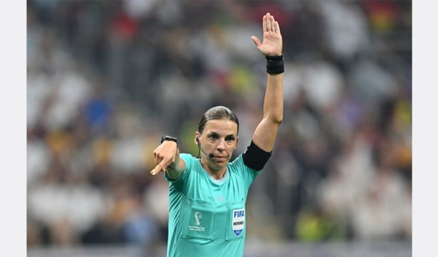 Dünya Kupası tarihinde ilk kez bir kadın hakem maç yönetti