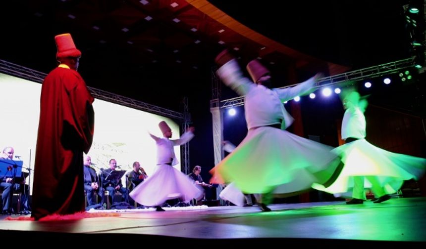Cinnah Kongre Merkezi&#039;nde düzenlenen etkinliğe, Pakistan parlamentosunun alt kanadı Ulusal Meclis Başkan Yardımcısı Kasım Suri, Türkiye&#039;nin İslamabad Büyükelçisi İhsan Mustafa Yurdakul ile çok sayıda yabancı misyon temsilcisi ve davetli katıldı.