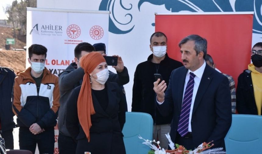 Soylu görüşmede, Huzur Köy Projesi&#039;ni başlangıcından beri takip ettiğini belirterek, buranın rehabilitasyon için çok iyi olabileceği kanaatini taşıdığını söyledi.