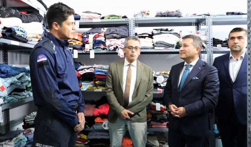 İhtiyaç sahiplerine istediği giyim malzemesini alma fırsatı sunan &quot;Kızılay Butik&quot; mağazalarının bir yenisi Ankara&#039;daki Sincan Ceza İnfaz Kurumları Kampüsü&#039;nde açıldı.