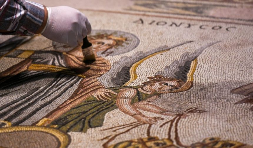 Tarihin yüzlerce yıllık tanığı mozaikler özenle gelecek kuşaklara aktarılıyor