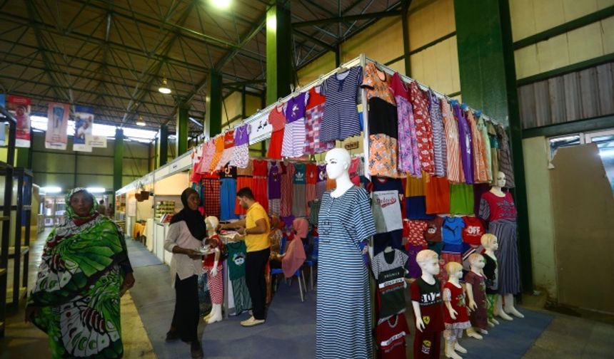 Sudan&#039;da yerli üretimi teşvik etmek ve yıllardır ağır ekonomik krizin etkilerinin sürdüğü ülkede ramazan ayı öncesinde vatandaşlara destek olmak amacıyla &quot;Made in Sudan&quot; adlı fuar başkent Hartum’da kapılarını açtı.