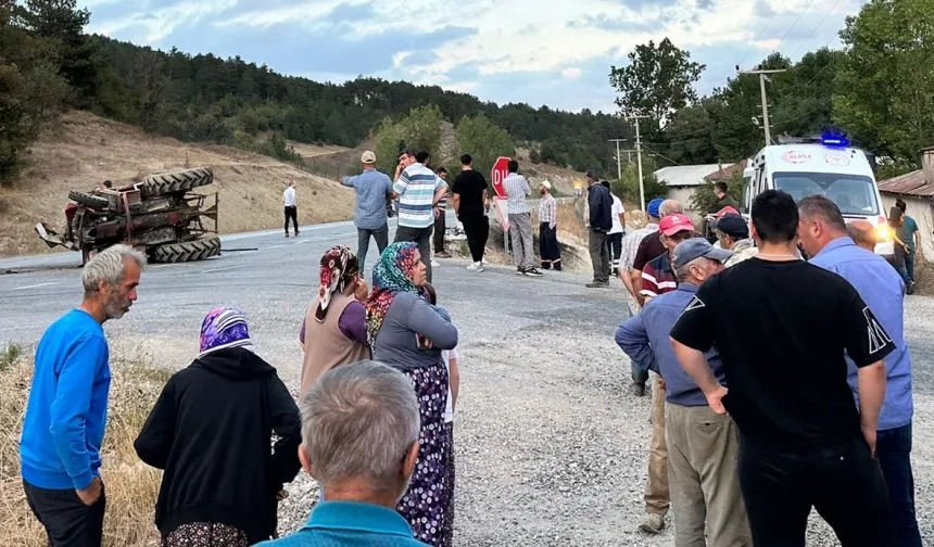 Yolcu minibüsü traktörle çarpıştı: 15 kişi yaralandı